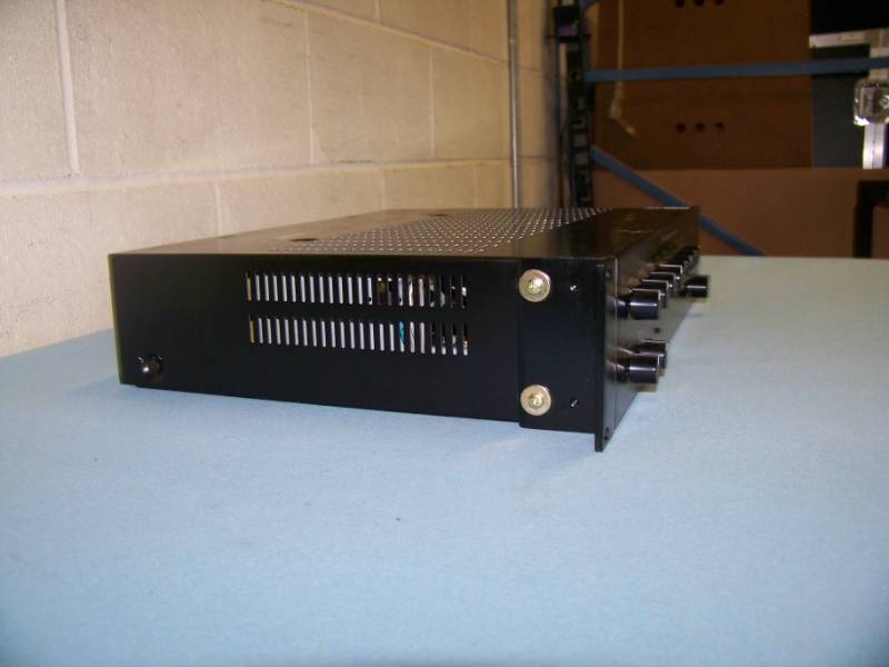 lot 99 image: TOA, 900 Series II, 8 Channel Mixer  Power Amplifier  Amp with (4) Rear Modules