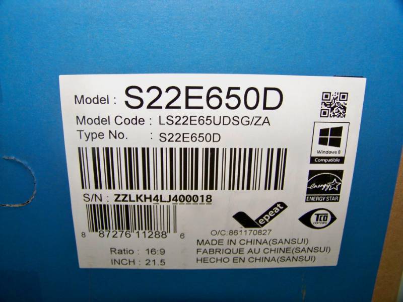 lot 117 image: 22, Samsung, LED Back-Lit, LCD Monitor with Stand in Original, Open Box