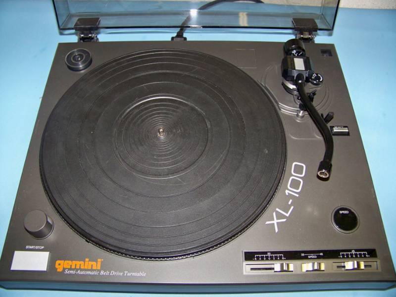 lot 77 image: Yamaha, XL-100, Belt Drive Semi-Automatic Turntable  Record (Vinyl) Player