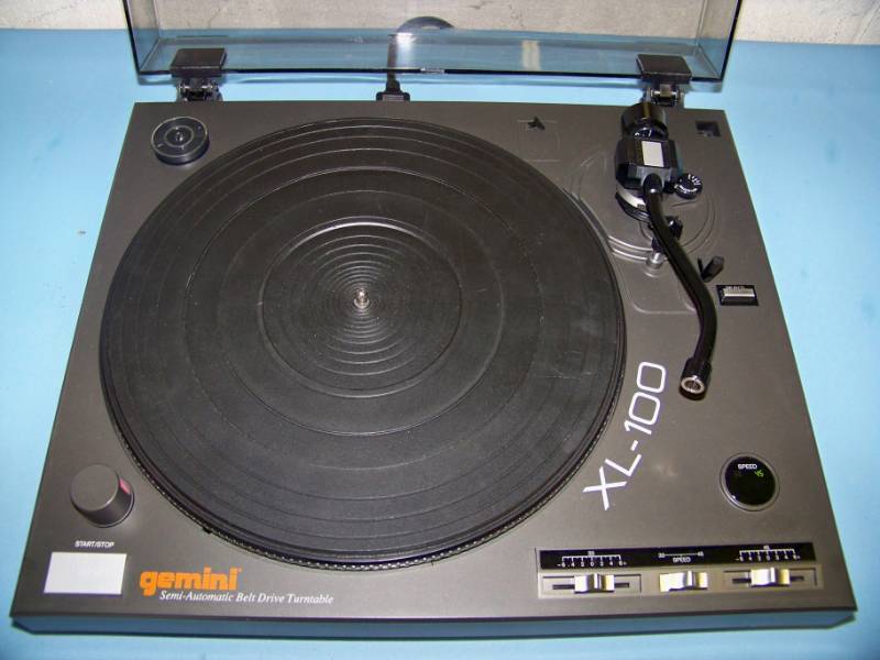 lot 78 image: Yamaha, XL-100, Belt Drive Semi-Automatic Turntable  Record (Vinyl) Player