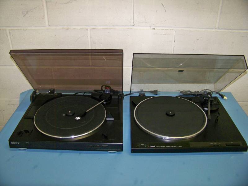 lot 79 image: (1) Sony and (1) Yamaha, Turntable  Record (Vinyl) Players for PARTS  REPAIR