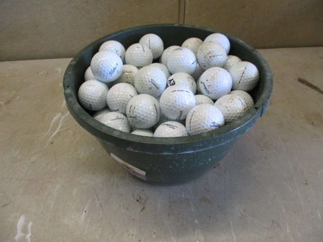 lot 71 image: 6 dozen Titleist golf balls