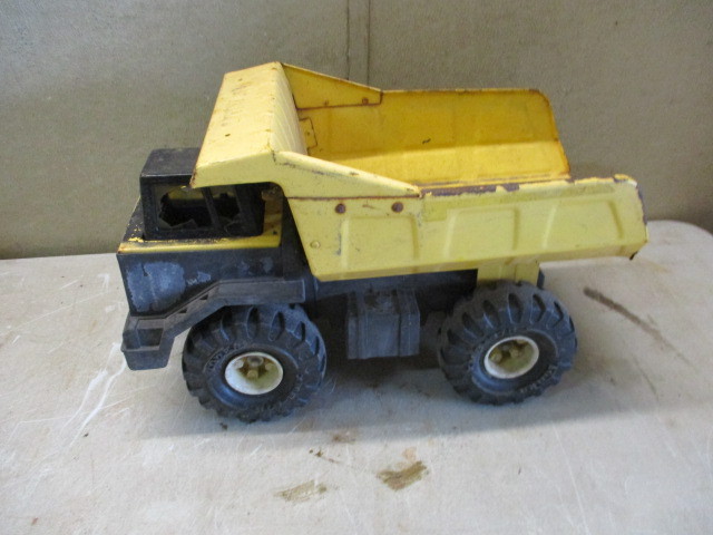 lot 85 image: Tonka Dump truck