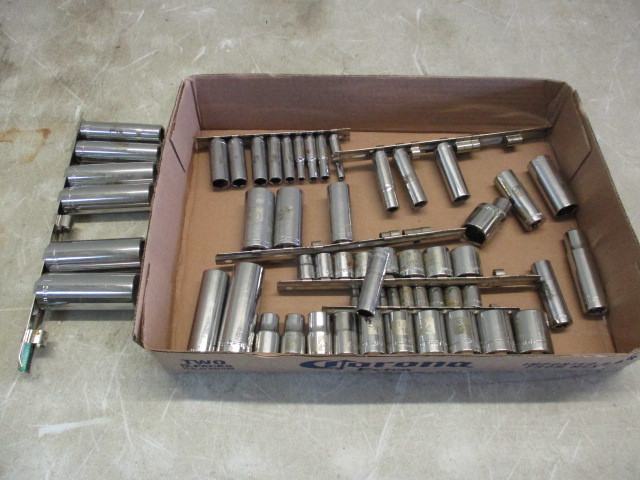 lot 105 image: Craftsman Sockets