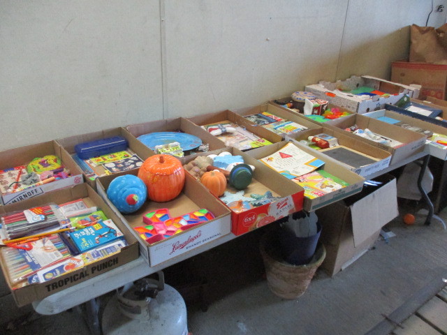 lot 111 image: Craft Supplies