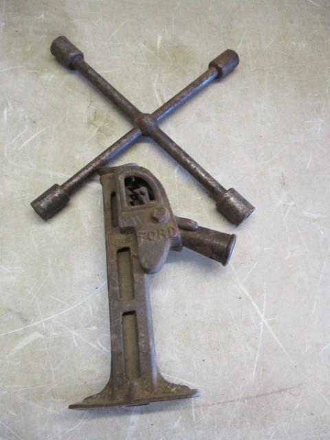 lot 28 image: Antique Ford Jack and 4 way