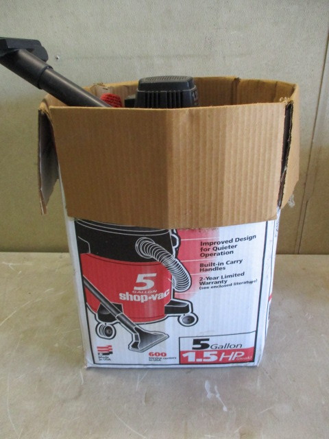 lot 29 image: 5 Gallon Shop Vac