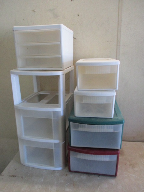 lot 32 image: Drawer Units