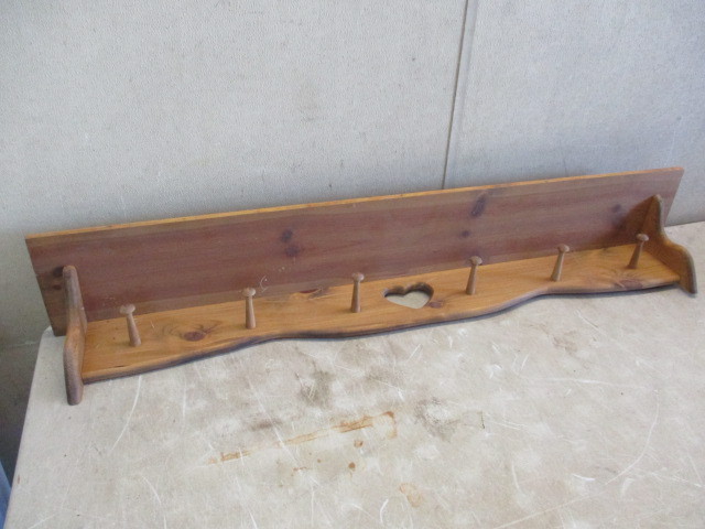 lot 42 image: Decorative Shelf