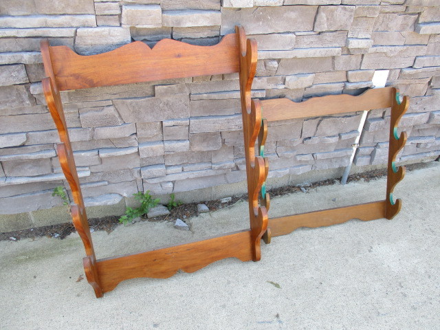 lot 44 image: 2 Gun Racks