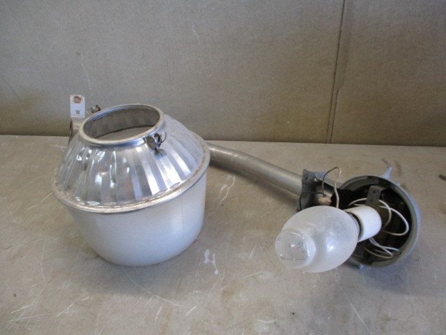 lot 47 image: Yard Light