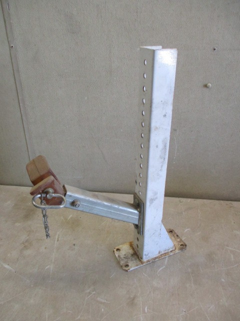 lot 58 image: Jet Ski Trailer Front Post