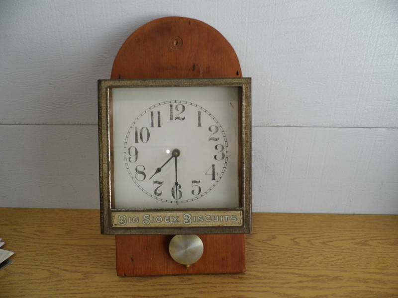 Big Sioux Biscuits Clock