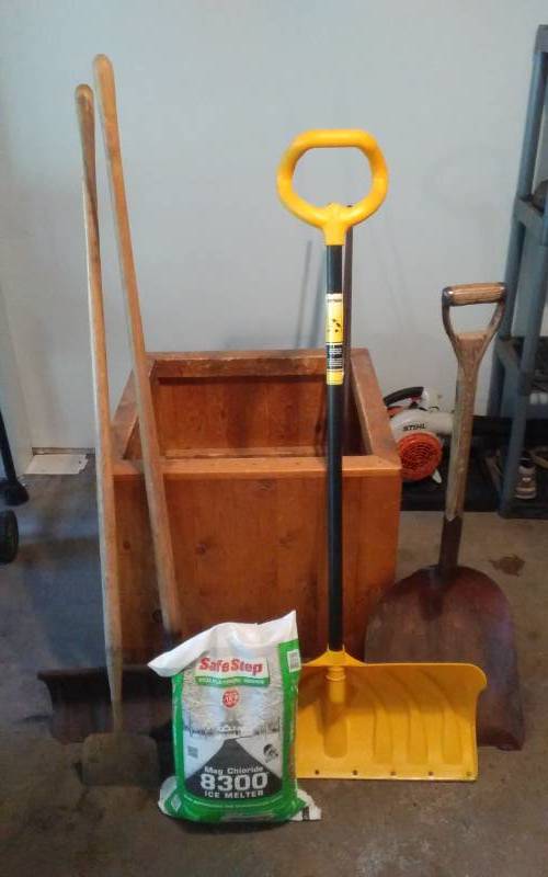 lot 10 image: Lg Knotty Pine Bin 26x26x26 With Shovels, Ice Melt, Rods