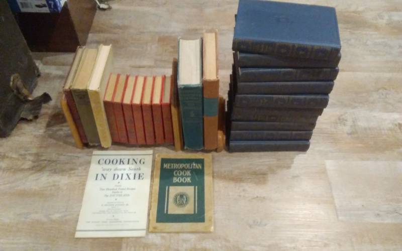 lot 54 image: Collection Of Vintage Books, Small Book Rack