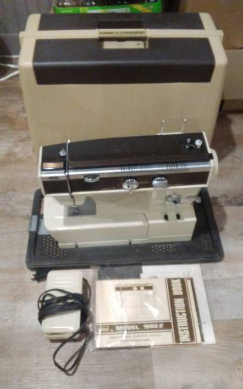 lot 66 image: Model 1980 Montgomery Wards Portable Sewing Machine