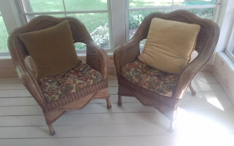 lot 98 image: 2-Pier I Wicker Chairs With Cushions 30-Inch