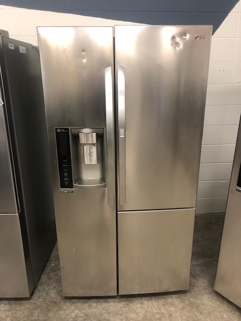 lot 5 image: LG Refrigerator