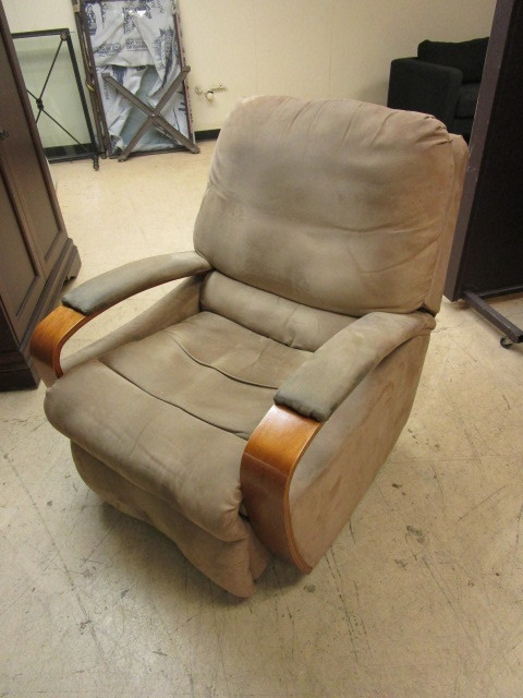 RECLINER AND COFFEE TABLE