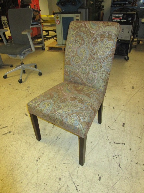 ACCENT CHAIR