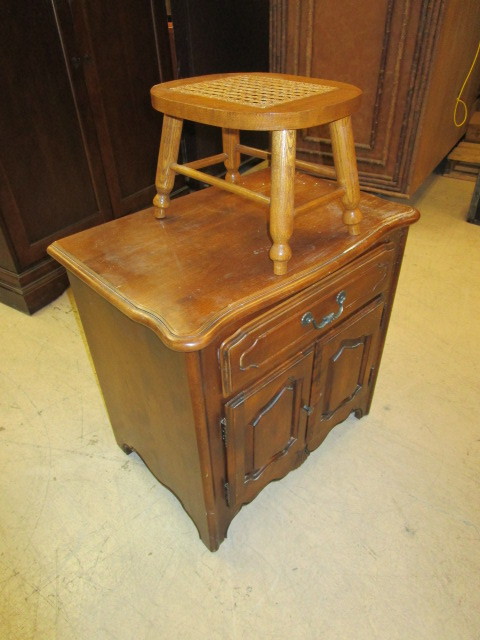 ETHAN ALLEN NIGHTSTAND WITH FOOTSTOOL