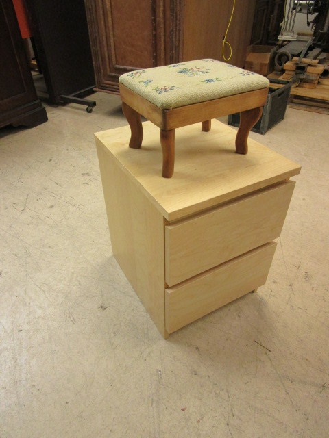 NIGHTSTAND AND FOOTREST