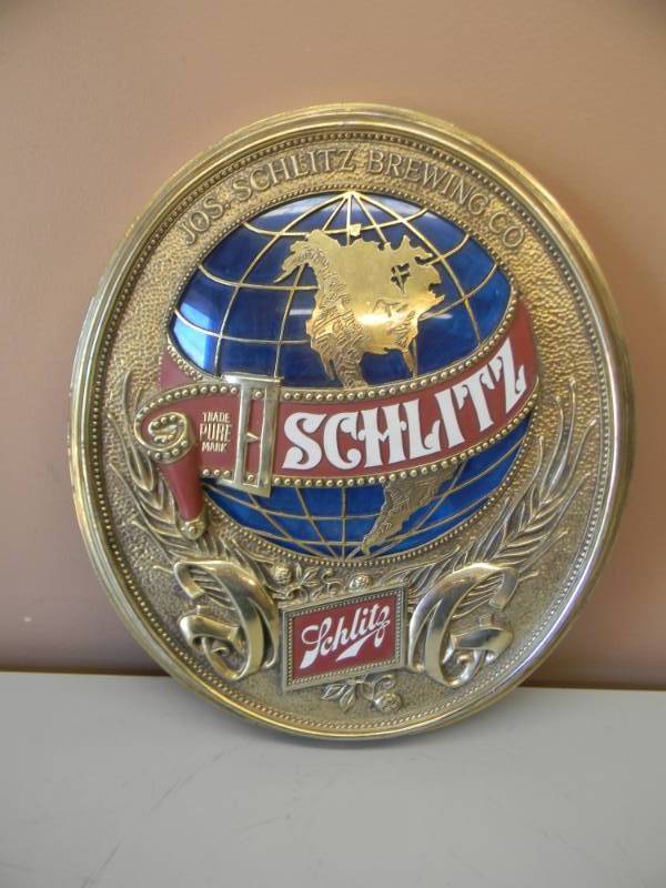 lot 35 image: VINTAGE 1977 SCHLITZ BEER BAR SIGN - NICE - APPROX 16 BY 19 - SEE PICTURES