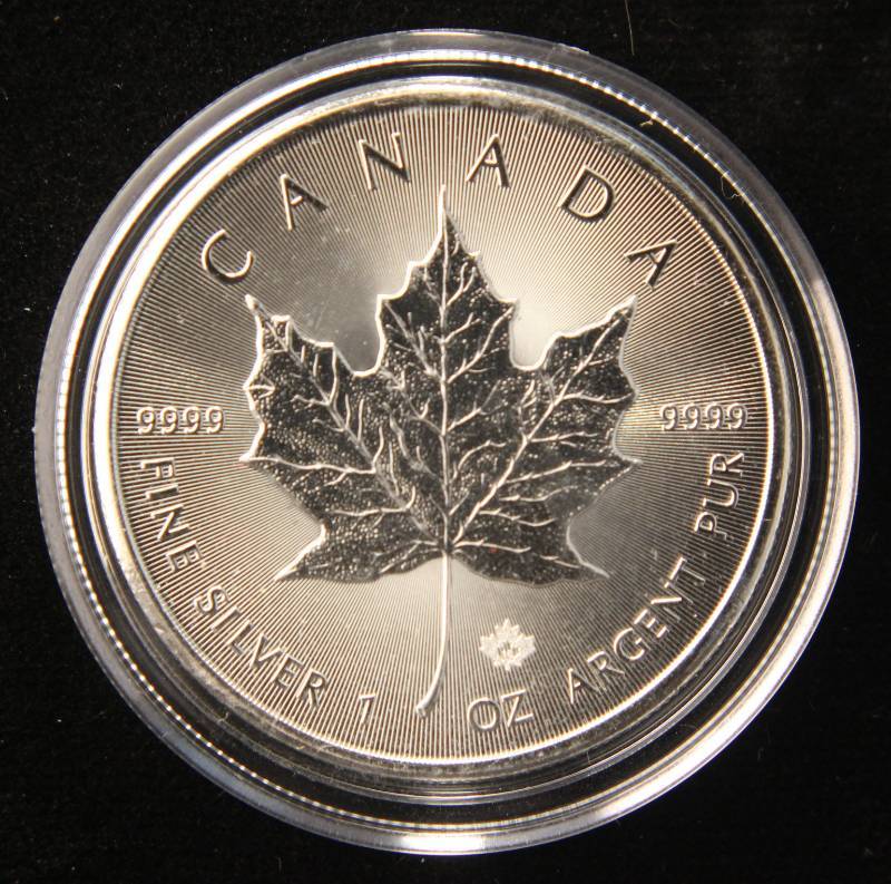lot 40 image: 2016 CANADA $5 MAPLE LEAF 1 TROY OZ. .9999 FINE SILVER IN AIRTITE