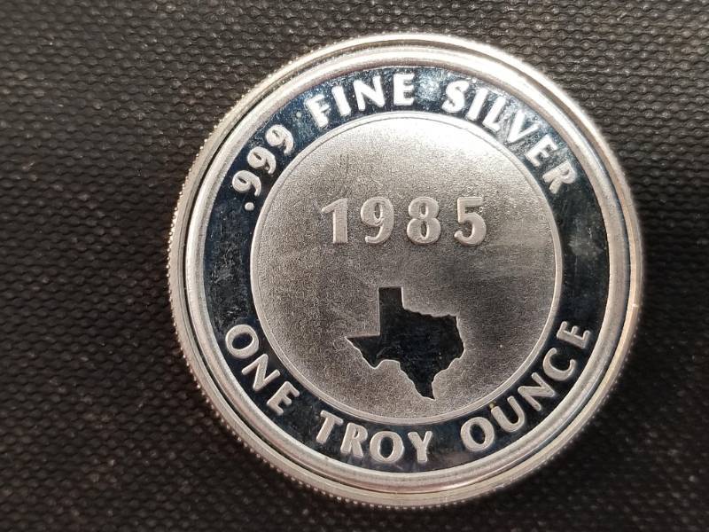 lot 10-A image: 1 TROY OZ. .999 FINE SILVER REMEMBER THE ALAMO TEXAS 1985