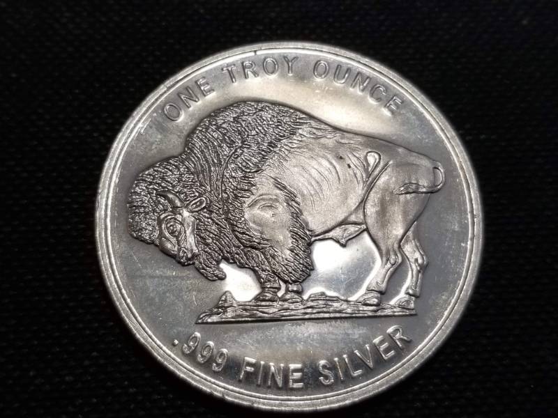 lot 12-A image: 1 TROY OZ. .999 FINE SILVER INDIAN BUFFALO DESIGN