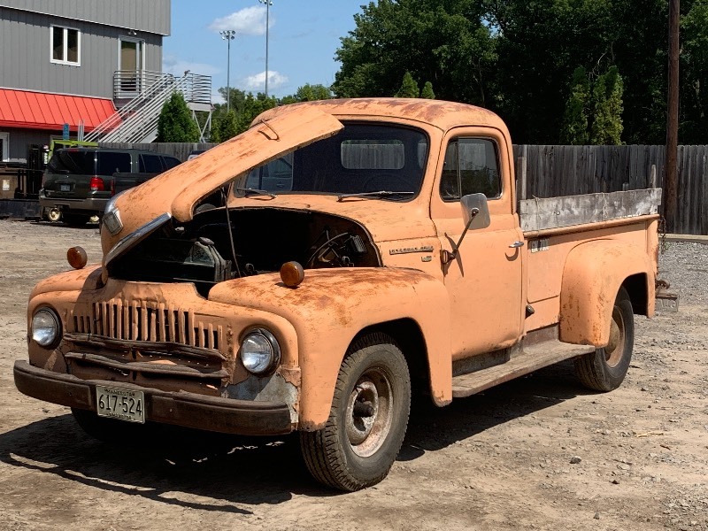 1952 International L-110 Truck