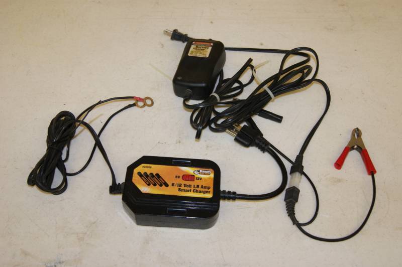 lot 8 image: Lot of 2 Battery Chargers
