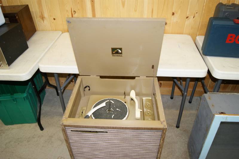 lot 21 image: RCA Victor Model HFP Record Player