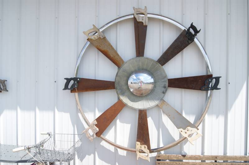 lot 31 image: Very Cool Handcrafted Yard Art
