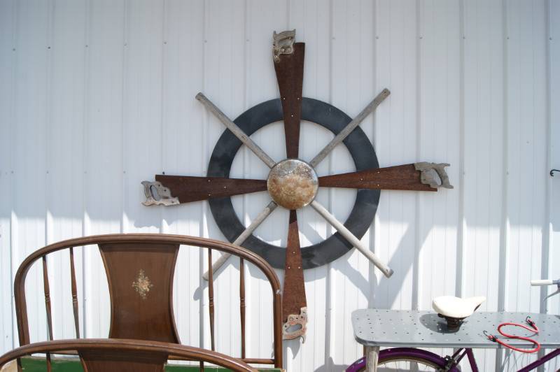 lot 32 image: Very Cool Handcrafted Yard Art