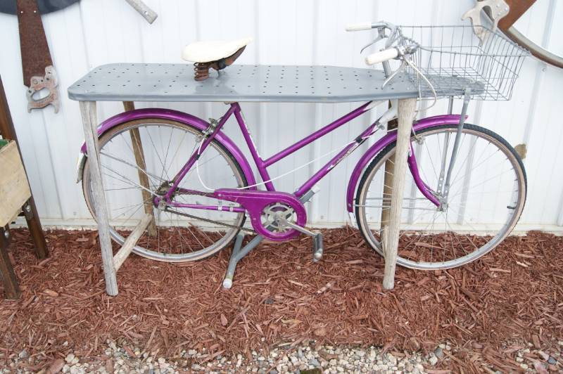 lot 33 image: Very Cool Plant Stand-Yard Art