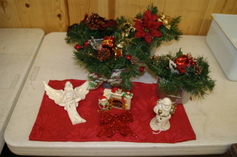 lot 38 image: Lot Of Christmas Items