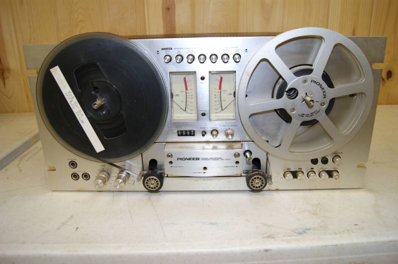 lot 39 image: Vintage Pioneer Auto Reverse Direct Drive Open Reel to Reel Tape Deck RT-707
