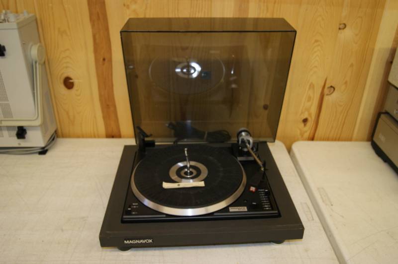 lot 45 image: Magnavox Belt Driven TurnTable