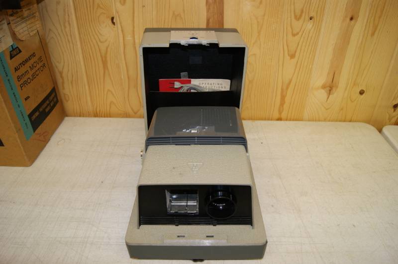 lot 47 image: Vintage Bausch & Lomb Balomatic 300 35mm Slide Projector
