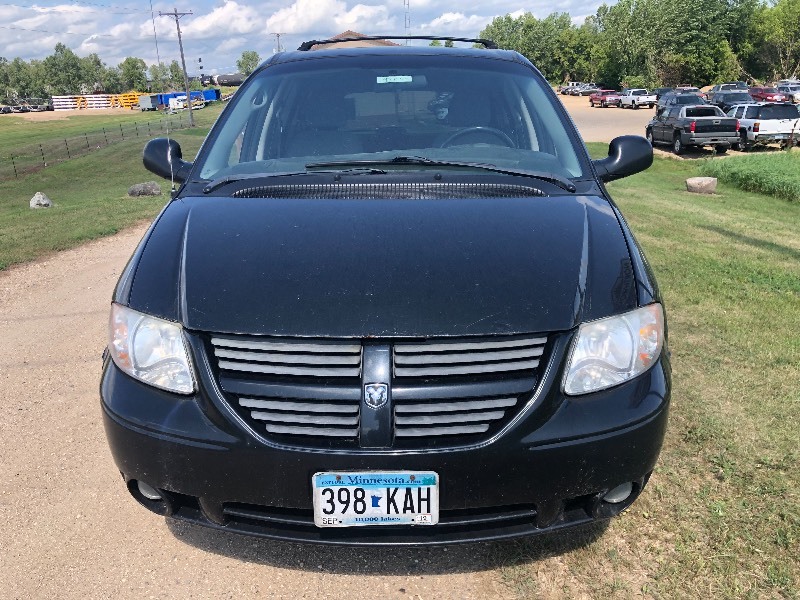 lot 9 image: 2007 Dodge Caravan No Reserve
