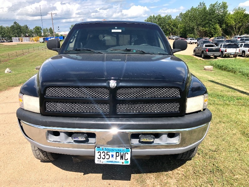 lot 8 image: 1998 Dodge Ram 1500 4x4 No Reserve