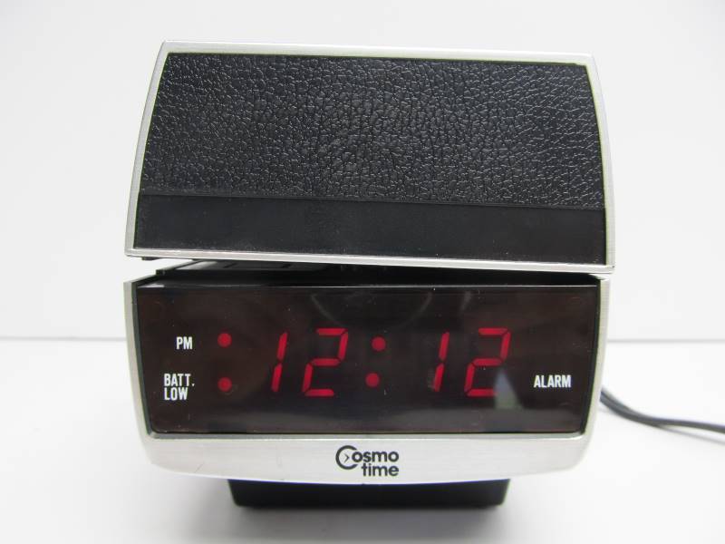 lot 40 image: Vintage Retro COSMO TIME Folding Digital Alarm Clock