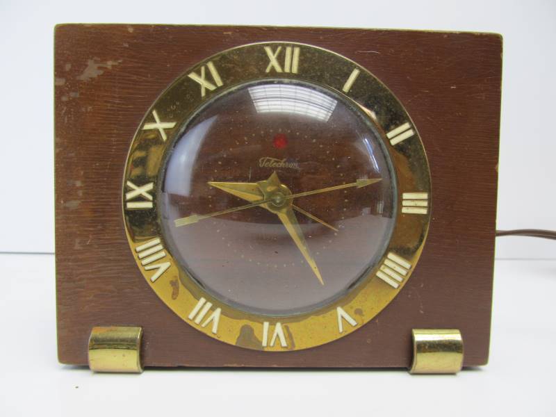 lot 13 image: Working Mid Century Telechron Desk Clock