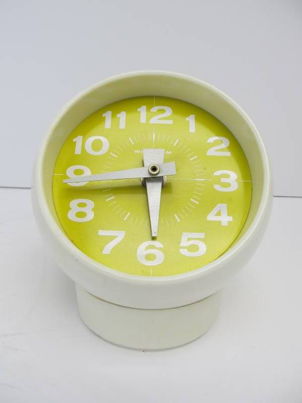 lot 15 image: Working Vintage Retro Mid Century Waltham HAV-A-BALL Desk Clock