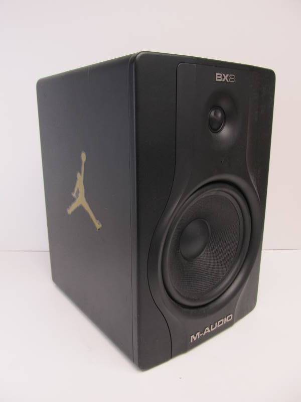 lot 16 image: M-Audio BX8 Carbon Black Monitor Speaker