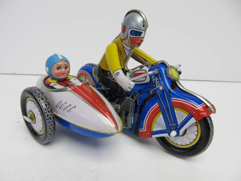 lot 19 image: Vintage Tin Litho Motorcycle Friction Toy wSidecar