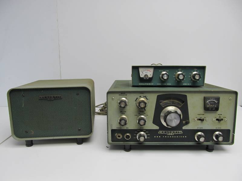 lot 31 image: Group of Vintage HEATHKIT Ham Radio Equipment