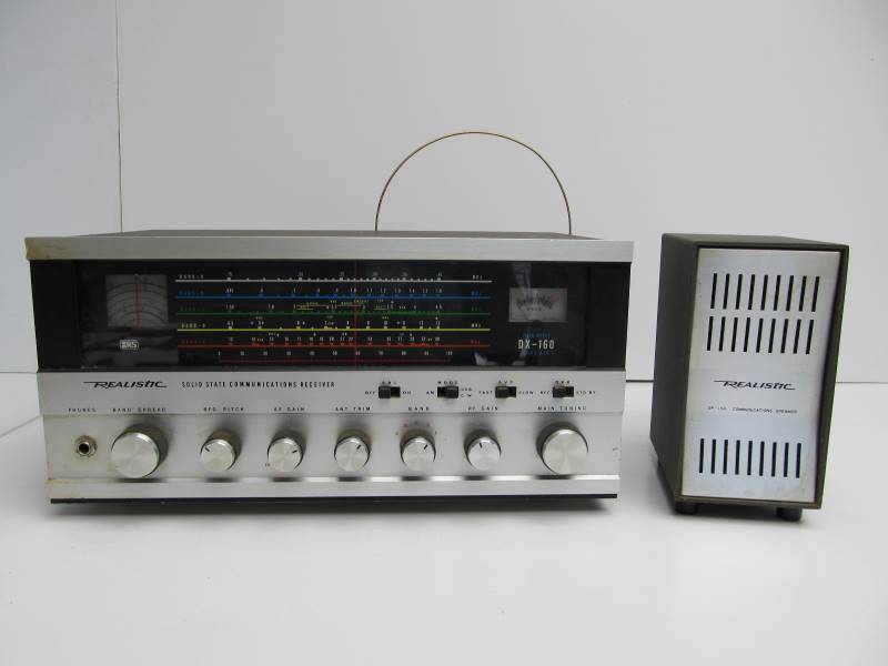 lot 32 image: Vintage REALISTIC Short Wave Ham Radio wSpeaker