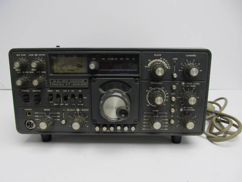 lot 34 image: Vintage YAESU FT-902DM All Mode Ham Radio Transceiver